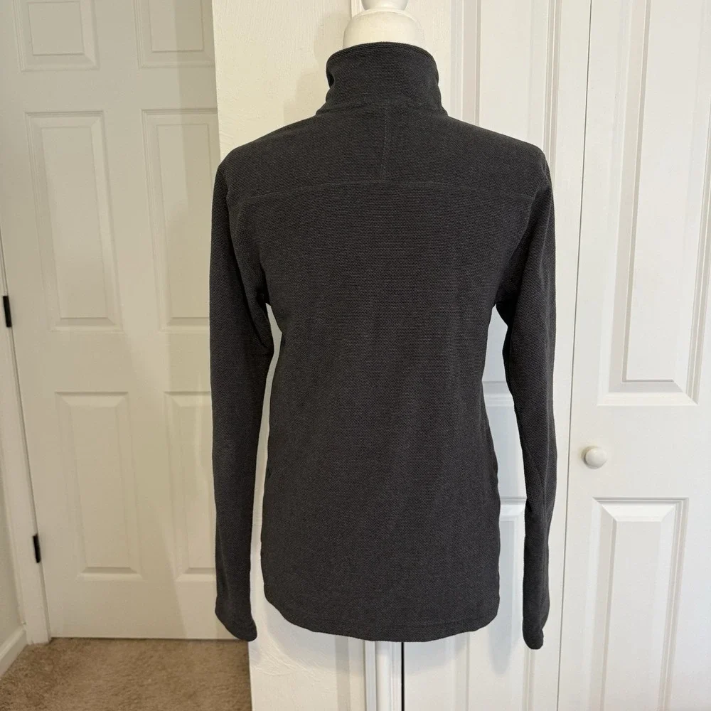 The North Face Men's 1/4 Zip Pullover, long sleeves with fleece lining Size SP